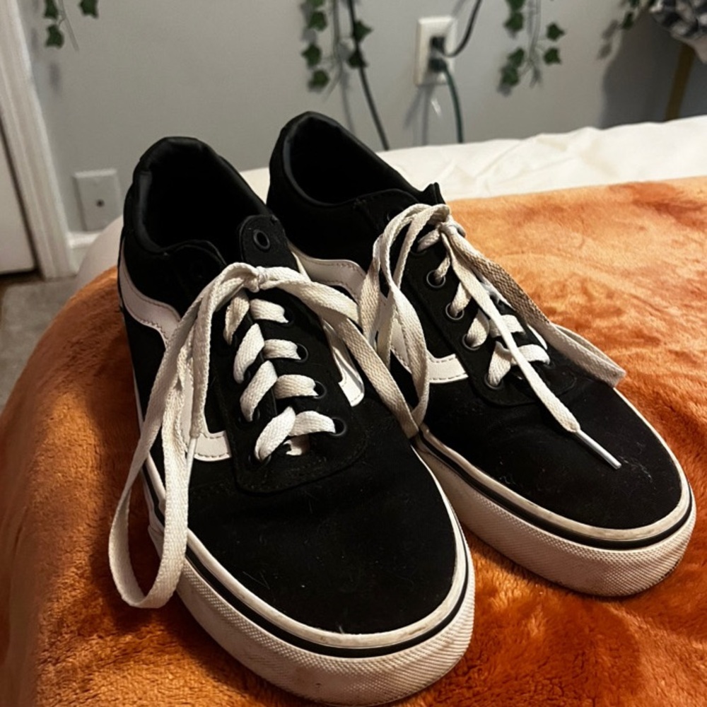 Vans Old Skool Shoes. Size 8.5